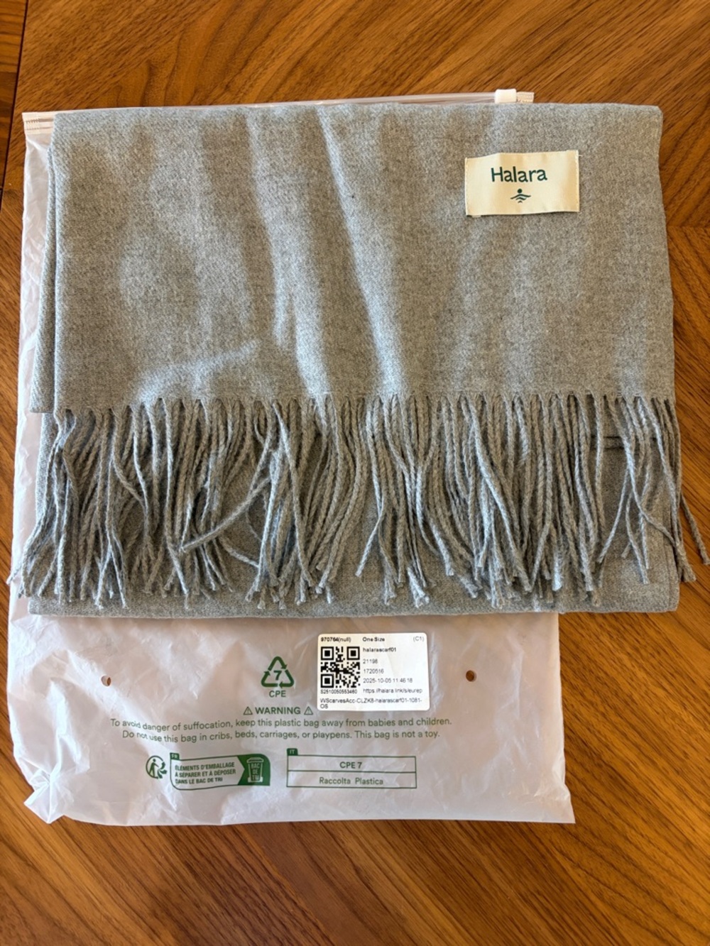 HALARA Light Gray Fringe Knit Scarf NWT